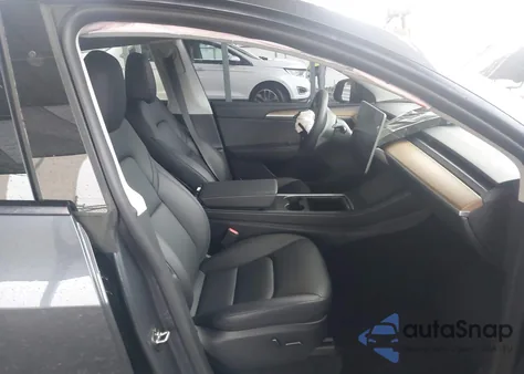 2023 Tesla Model Y Awd/Long Range Dual Motor All-Wheel Drive z USA, uszkodzony, nr VIN 7SAYGDEE3PA140727